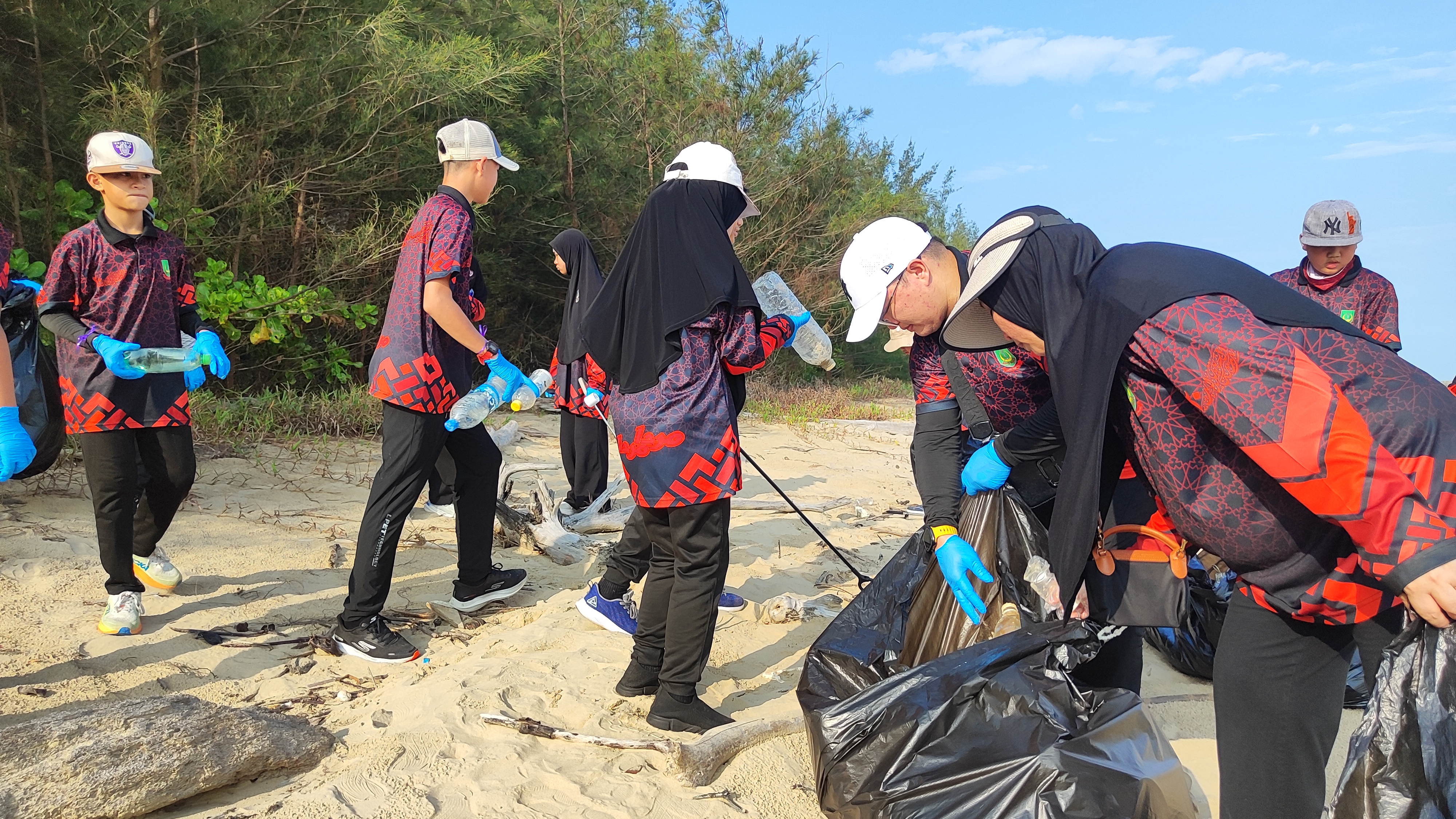 Pantai Tani Beach Cleanup